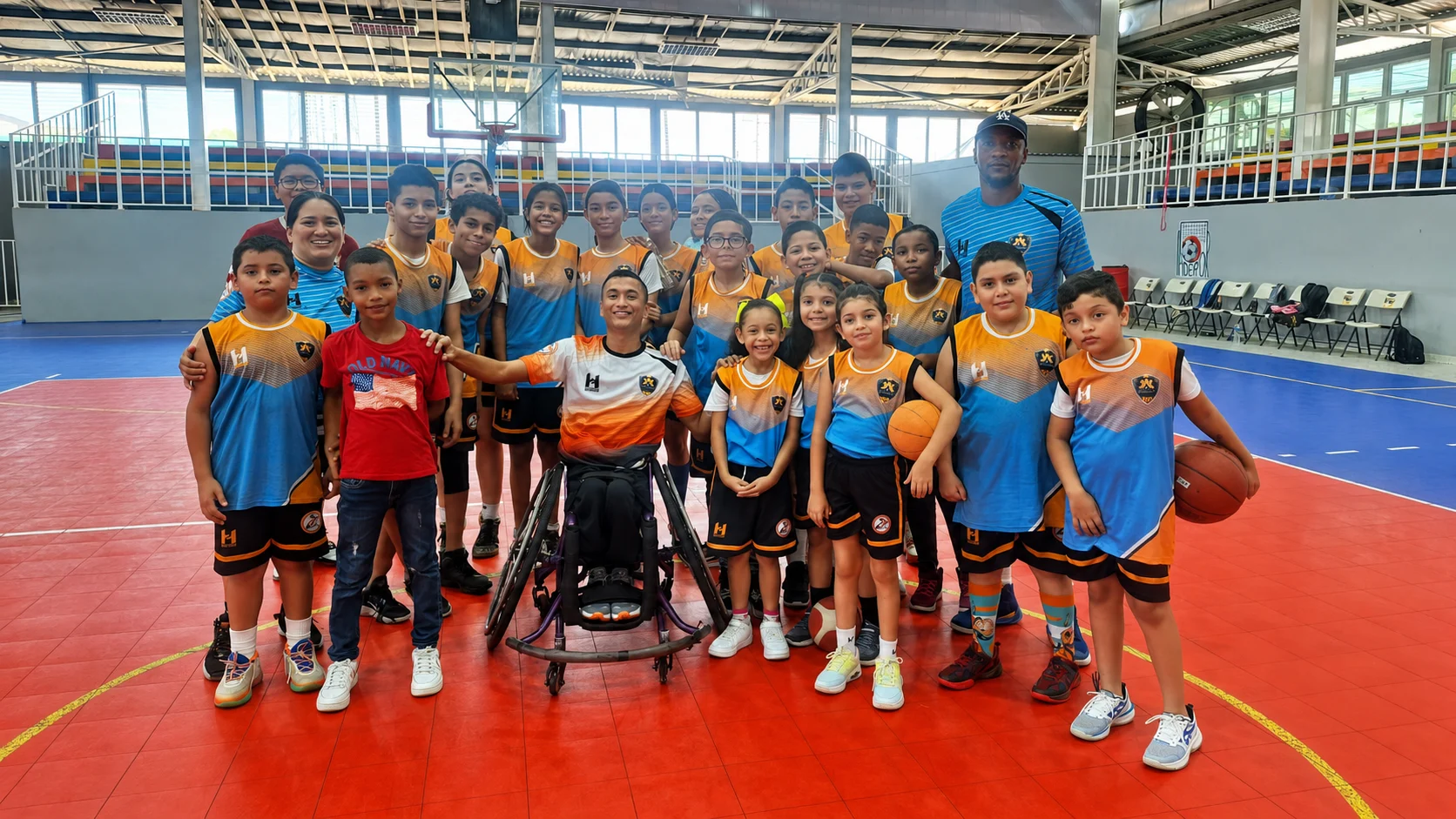 Comunidad Clarke reunida después de una jornada de baloncesto